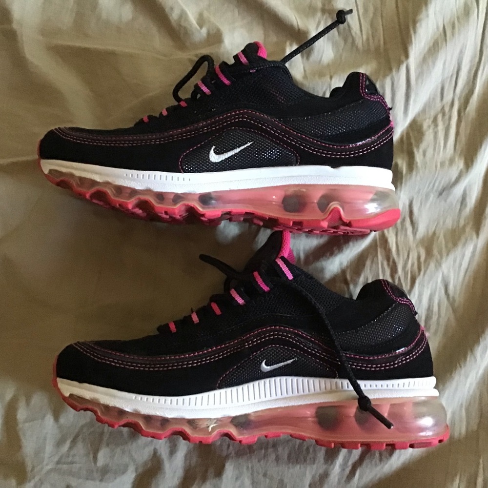 NIKE AIR MAX